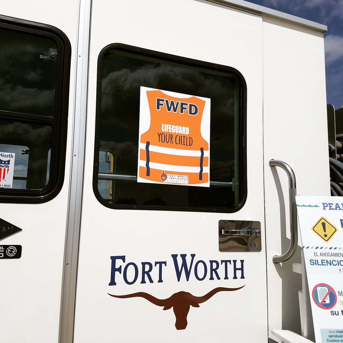 CookChildrens's tweet photo. You can spot the #LifeguardYouChild messaging on @FortWorthFire trucks! 🚒 Remember to always #LifeguardYouChild around water. @FWFFcharities https://t.co/XrcTyRjXZI