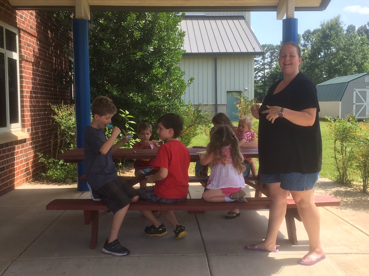 Thanks to our #AwesomeACES families for helping #PreventSummerSlide! FREE books/icecream! Mrs. Shelton-guest reader-rocks! @ReasonerCynthia