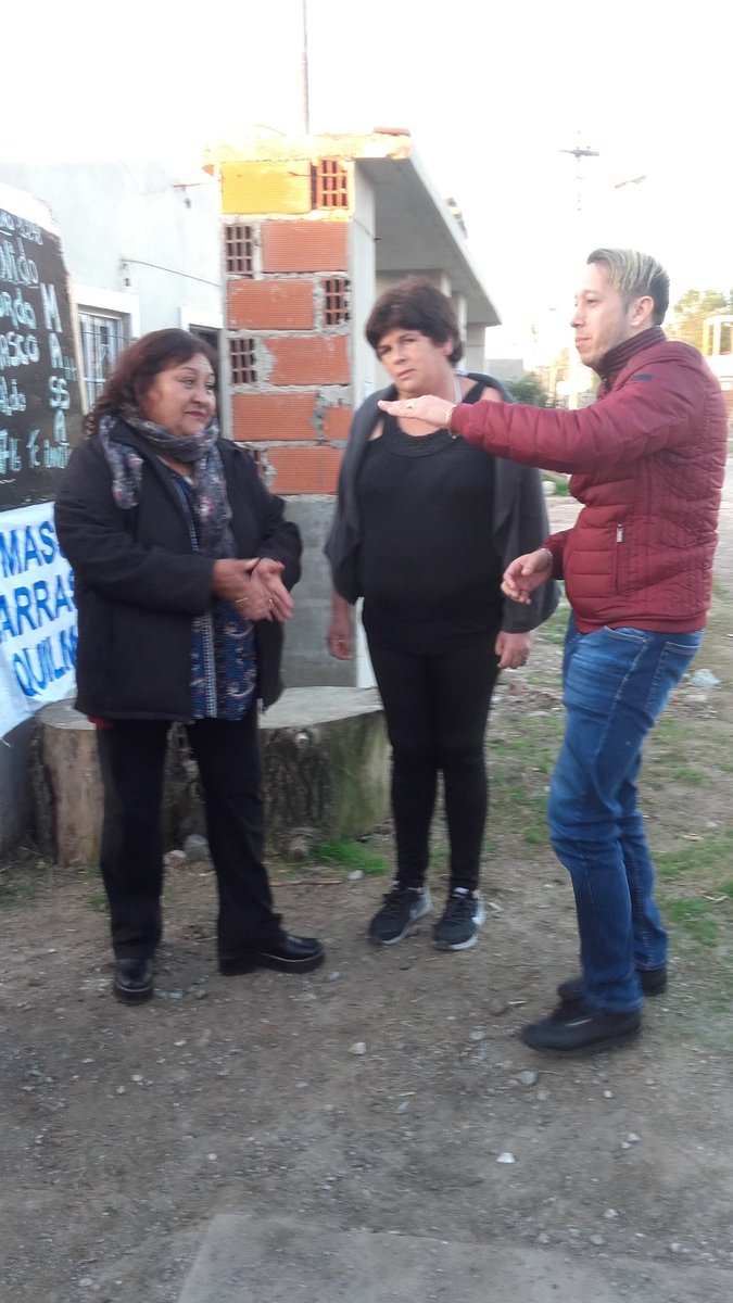 agrup_vjpq's tweet photo. También caminamos la Ribera y charlamos con los vecinos @Asenciofernando @SergioMassa @MASSAUNLAM @FRQuilmes @Russo_Quilmes @iglesias2015 https://t.co/iTaT6ZwTWE