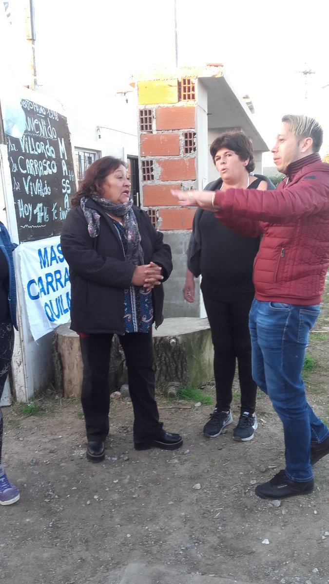 agrup_vjpq's tweet photo. También caminamos la Ribera y charlamos con los vecinos @Asenciofernando @SergioMassa @MASSAUNLAM @FRQuilmes @Russo_Quilmes @iglesias2015 https://t.co/iTaT6ZwTWE