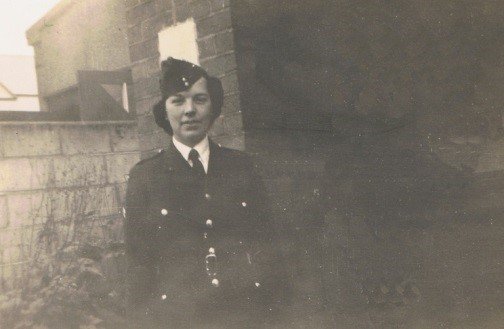 Happy 100th Birthday to Eileen Normington, Plymouth's first female police constable in 1939. 🎁🎉🎈🎂 #PoliceHistory @policeheritage <a href="/DC_Police/">Devon & Cornwall Police</a>