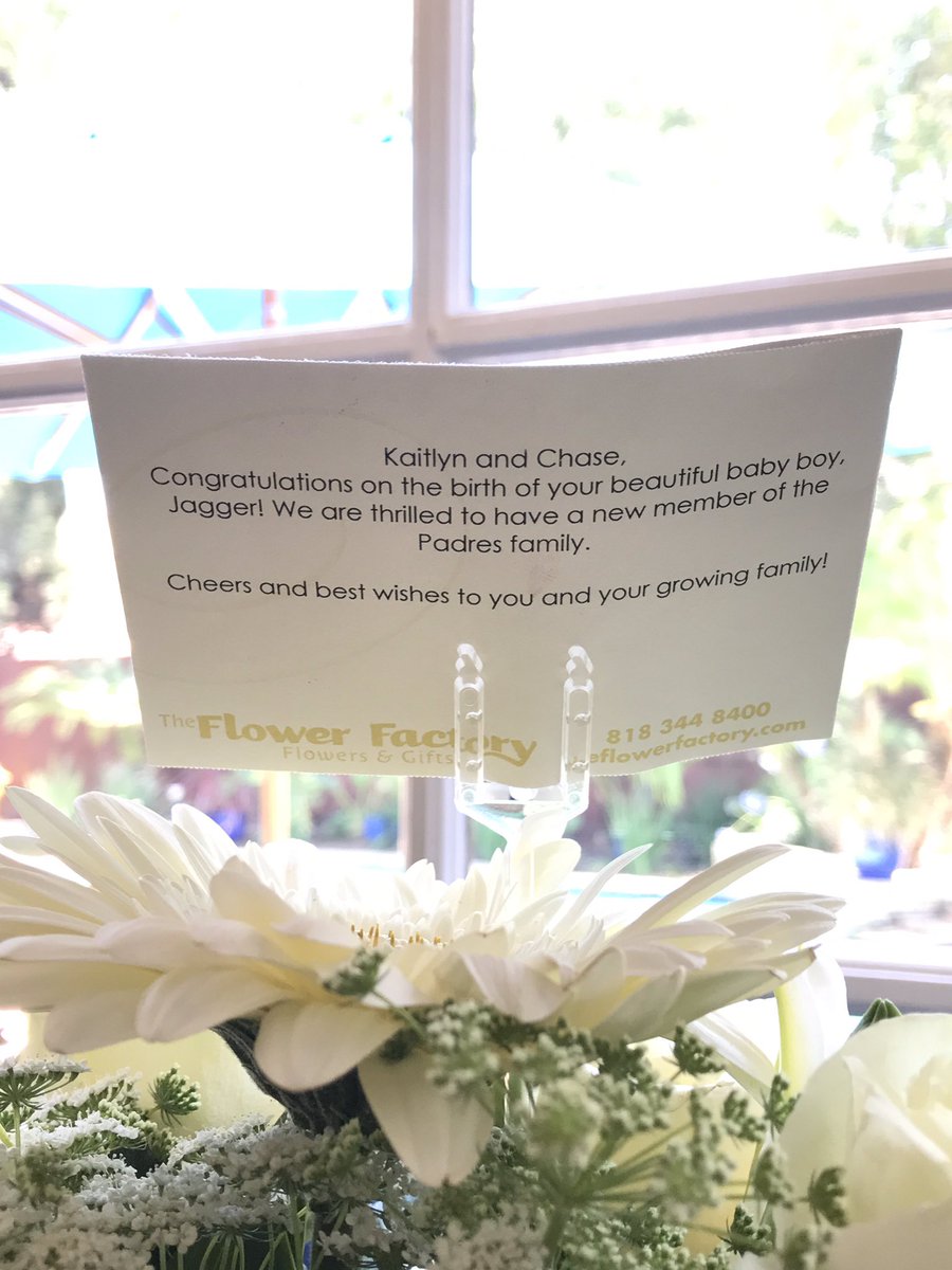 chasedarnaud's tweet photo. Thank you @Padres for the classy flower arrangement! 🌺 Appreciate the love ✊️ https://t.co/DPBpPZpr23