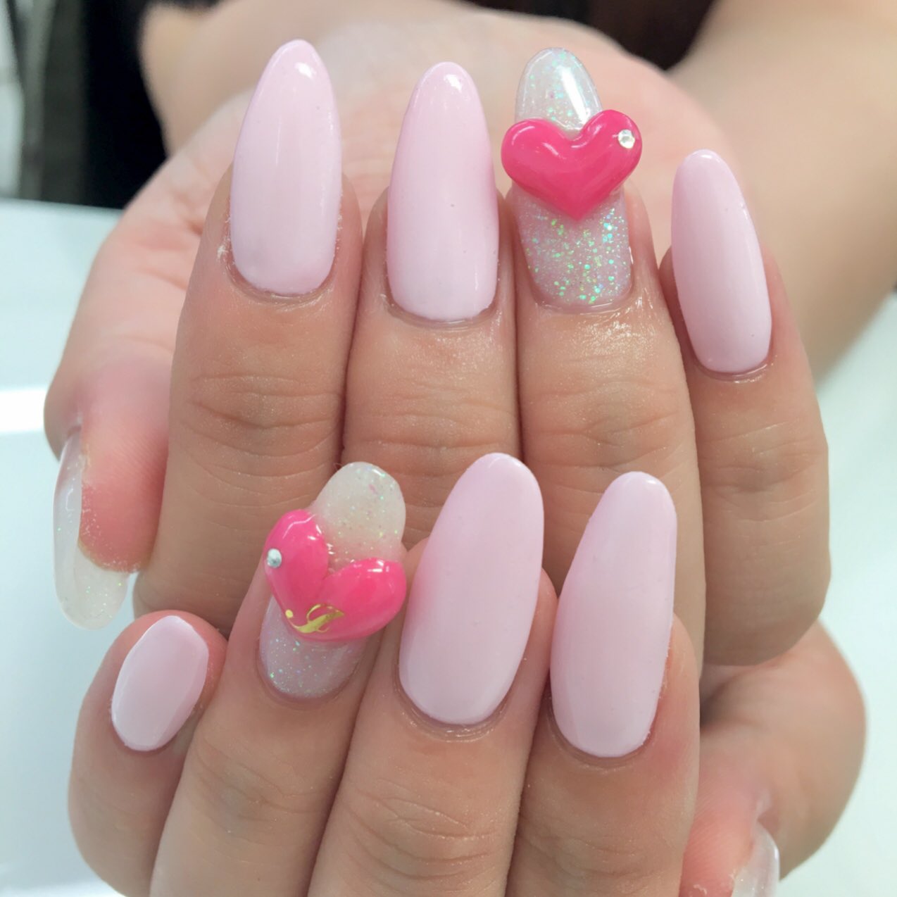 ネイルサロンmarch おはようございます 新宿店渡邊です 昨日させて頂いたお客様ネイルです ハートの大きな3dがアクセントになっていて とても可愛いです ネイル 네일 Nail ネイルサロンマーチ マーチ March 長さだしジェル Pink