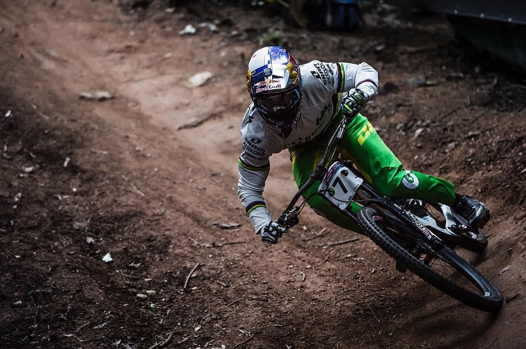 ApacheDownhill's tweet image. ✊Downhill or Die.👍👍      Source@wolisphoto