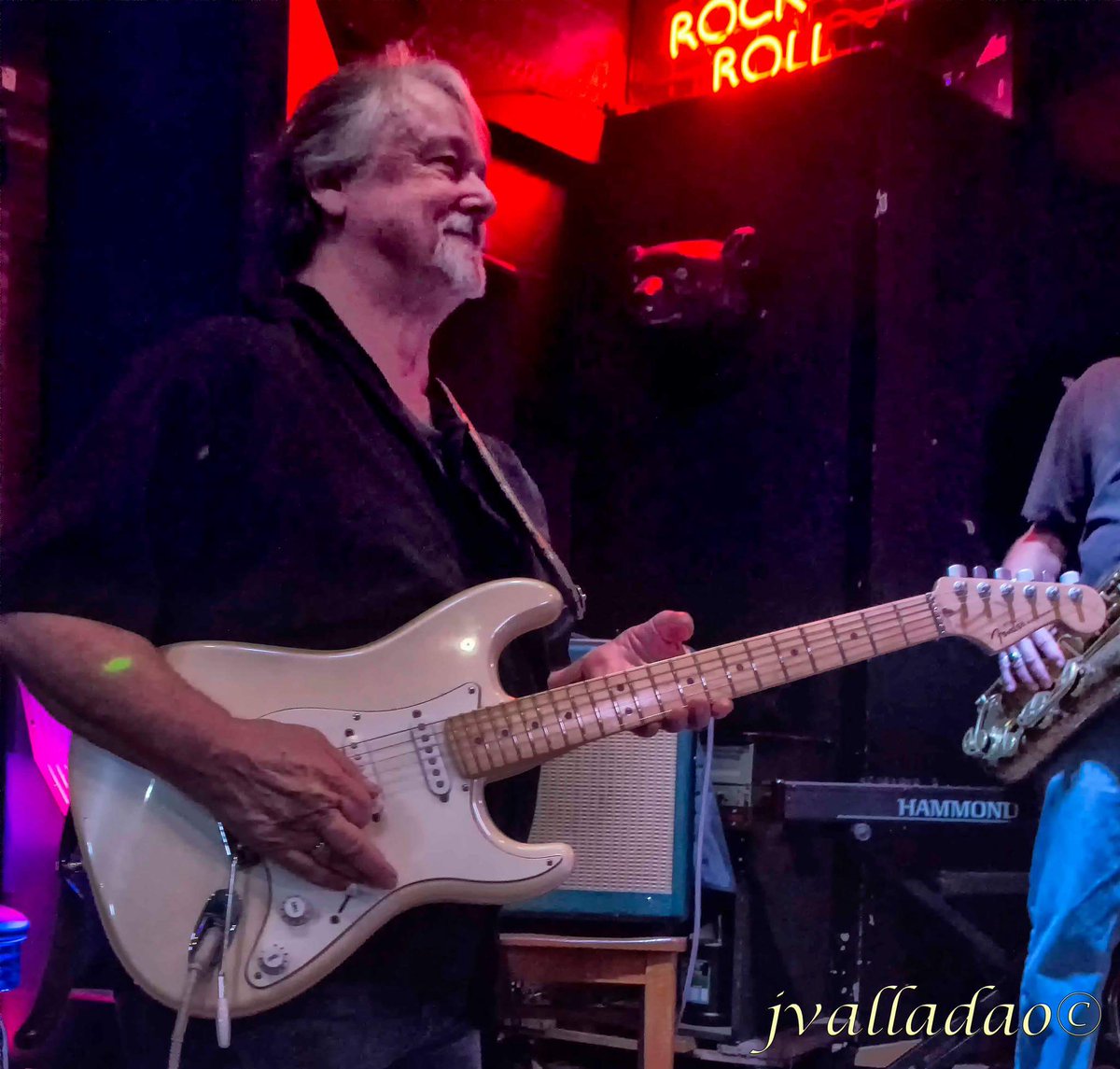 #ThursdayMotivation Jam out to live music every Thurs! #tootstavern #RockAndRoll #livemusic #BayArea #crockettca #free #ThursdayGroove