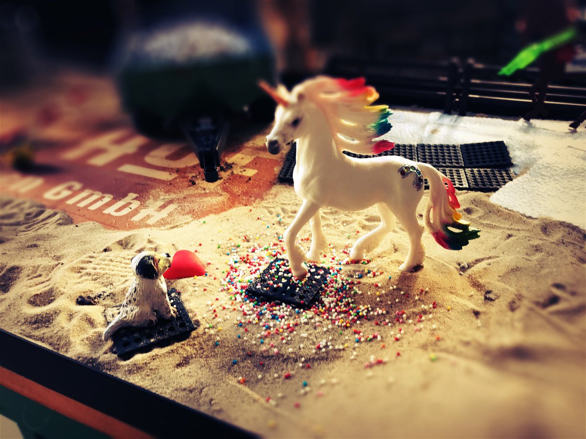 matschklub's tweet photo. @SchleichTweets  die neue rwh36e wurde speziell für das fangen von #einhorn #pferd #offenstall entwickelt #matschkottchen war dabei https://t.co/gfC3nK3gTL
