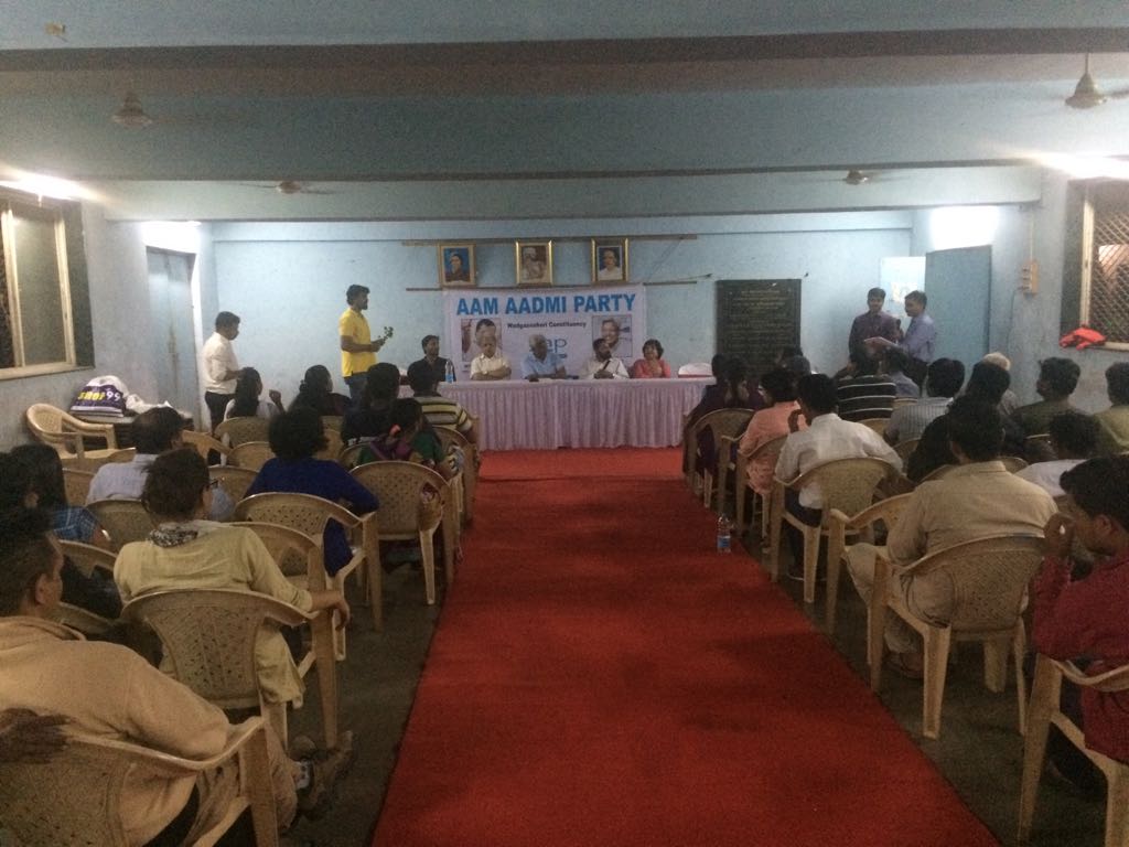 AAPPune's tweet photo. AAP National Secretary &amp; Maharashtra Prabhari Shri Pankaj Gupta addressing volunteers, Rte Parents of @AAPVadgaonSheri Assembly. https://t.co/GD1zB7x4WO