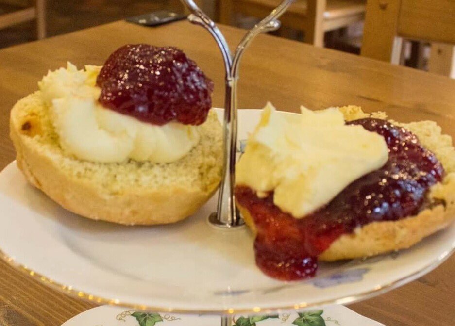 Ok be honest which looks better - Devon or Cornish ? RT if you like #DevonCreamTea way on #NationalCreamTeaDay