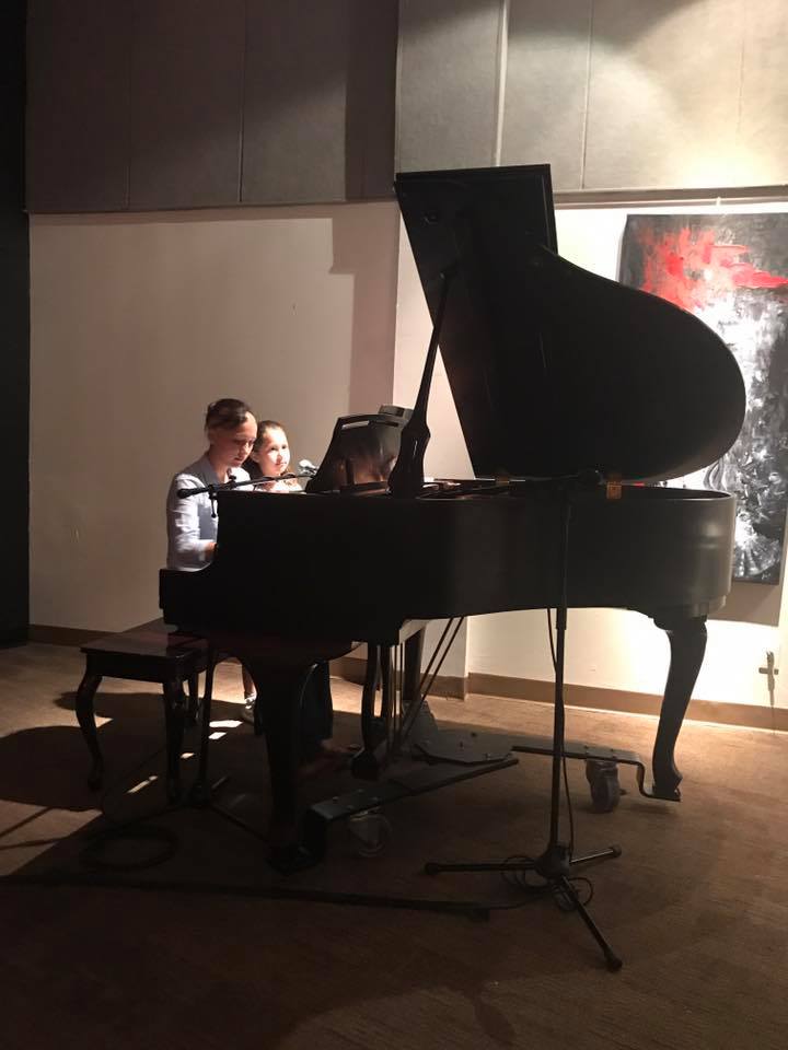 OMTuesdays's tweet photo. #AboutLastNight with Talents: The Braum Sisters #Singers #Pianist #JuneShow 🎙 🎹 https://t.co/bKiKLThrEq