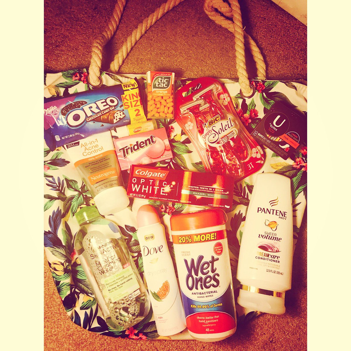 candycainxoxo's tweet photo. My must have summer essentials 😍 #beachbashcontest #contest @InfluensterVox @Influenster https://t.co/teiTCLJo7I