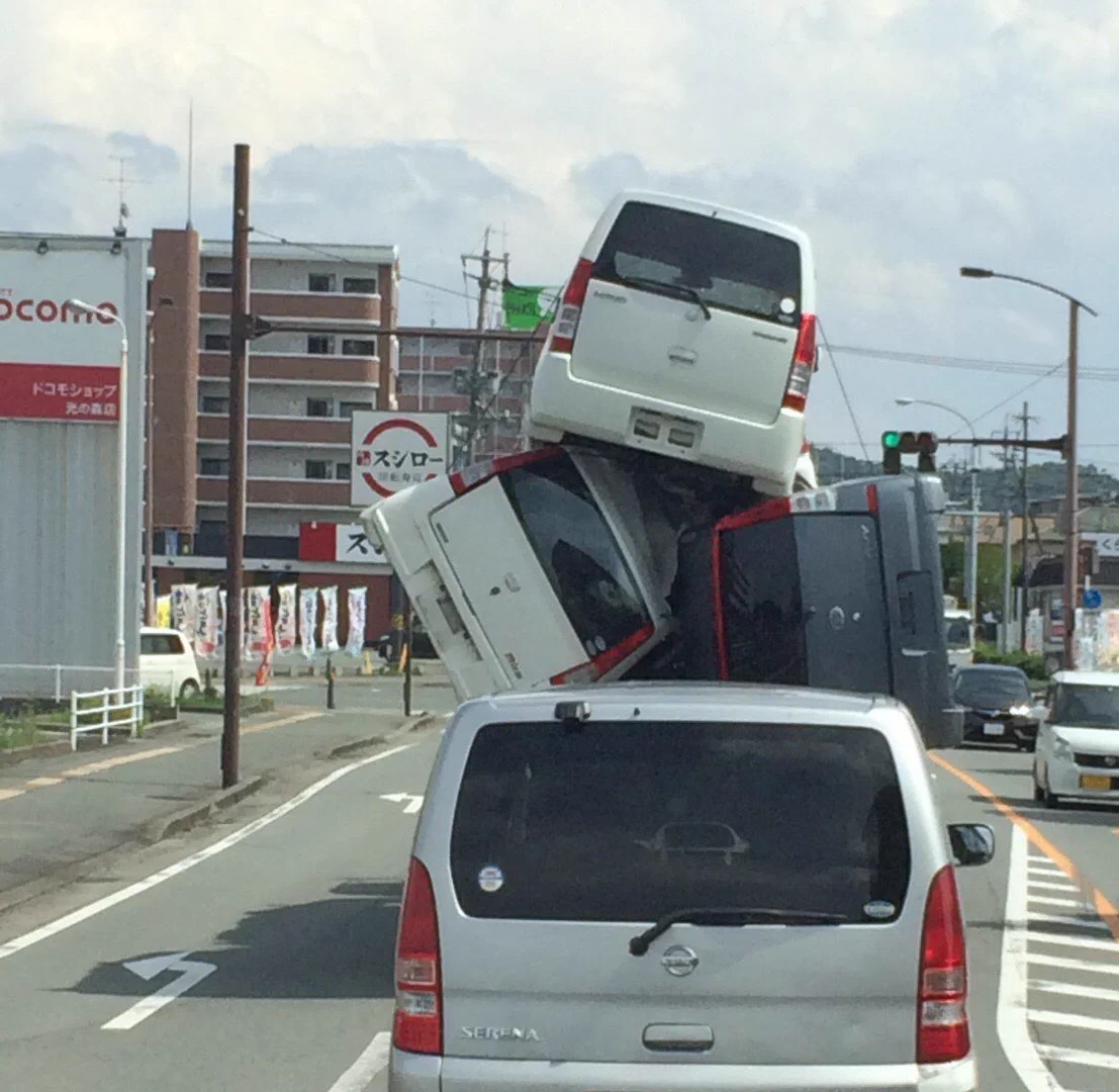 これはアウト！廃車だからと言ってこの運び方は雑すぎるだろｗｗｗ