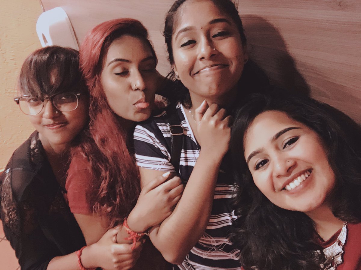sandydaisies_'s tweet photo. love these ladies #notfullsquad ๐๐ https://t.co/81R6dGrnel
