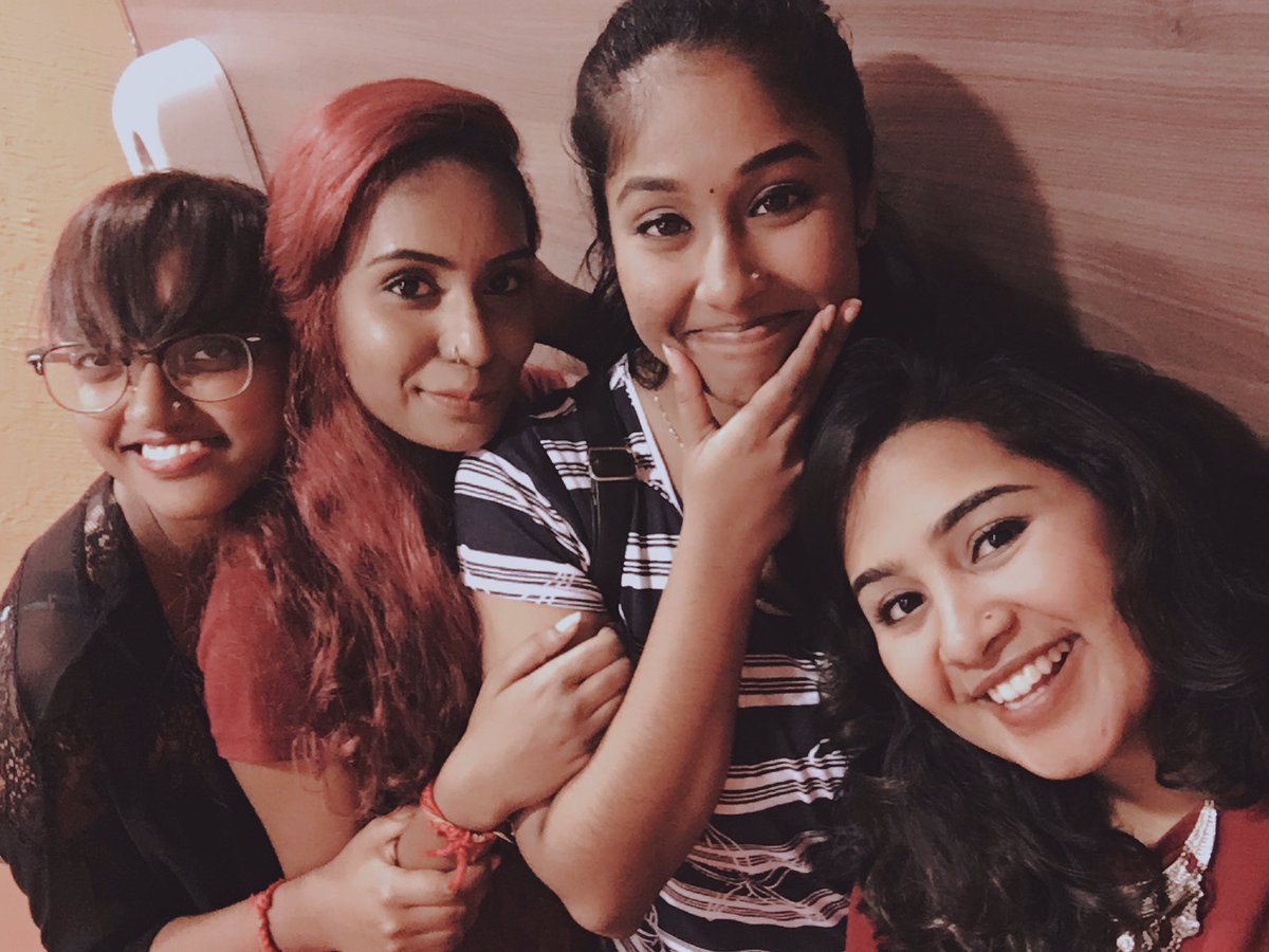 sandydaisies_'s tweet photo. love these ladies #notfullsquad ๐๐ https://t.co/81R6dGrnel