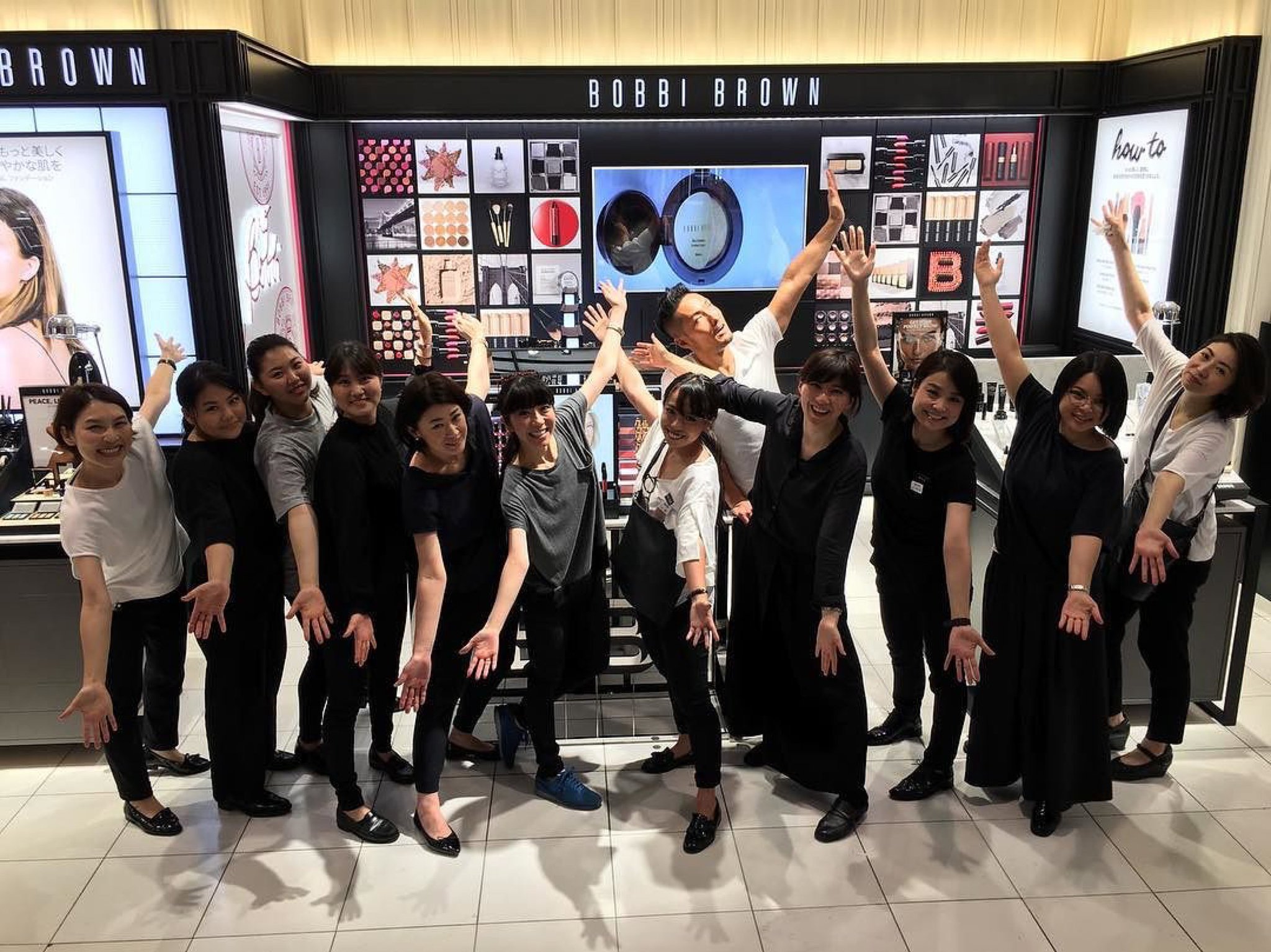 ボビイ ブラウン 新宿伊勢丹店のスタジオがリニューアルしました アーティスト一同 スタジオでお待ちしております 是非 週末にお立ち寄りを Repost Jp Aki みんな いい笑顔です Bobbibrown ボビイブラウン Isetanshinjuku T Co