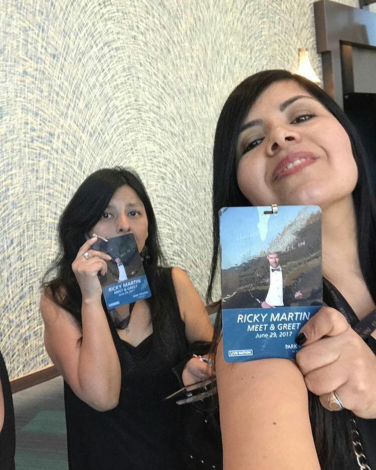 DesquiciadasRM's tweet photo. Listas para darle un gran abrazo @anto_nieva @elvirapaezpuebla #DesquiciadasRM #SexysoulsALLIN #RickyMartin #Desqu… https://t.co/ZlIcE9BcZ9 https://t.co/clqHVGIcdn