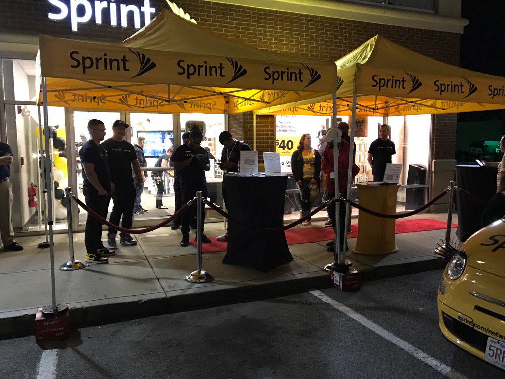 KevinEmkey's tweet photo. Line is forming!  Hustle down to @SprintDOT !!!  #TIDALXSprint @gabrieltorres1 @Sprint4NE @Wads20 https://t.co/YiAunMsaF2