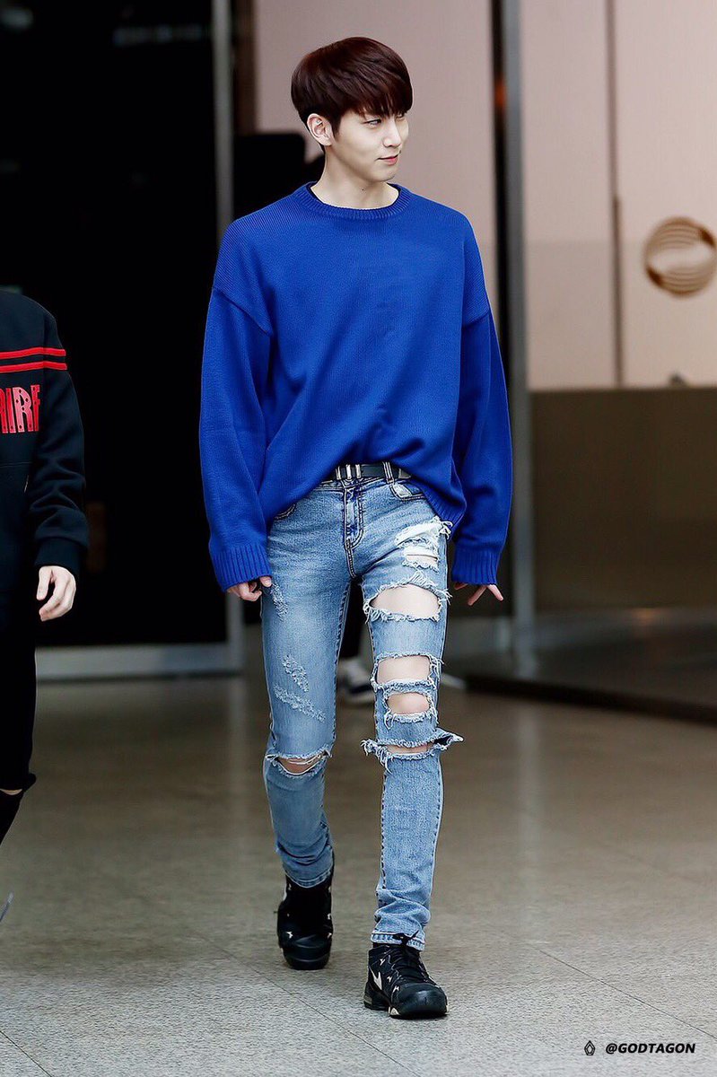 ろこも V Twitter コシノンはセーター似合う系男子 筋肉は無くても肩幅広いし 背が高いからデカめでも似合う あと顔的にセーター顔 してる Pentagonで妄想