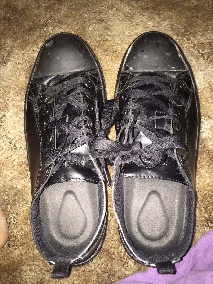DommeFinancial's tweet photo. Selling my work shoes. Worn 2-3 months, size 9/10, asking $40 
#footfetish #stinkyfeet #shoes #bbw #findom #humanatm #sellingshoes @rtsurf_ https://t.co/NzKJnNLmLQ