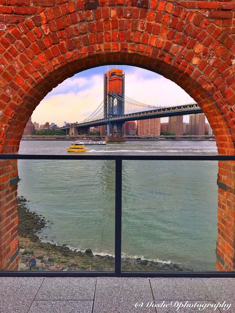 MosheDphotos's tweet photo. Unique View from the Dumbo 🌇🏗⛴🗽❤️😍💜

#brooklynview #dumbobrooklyn #manhattanbridge #eastriver #newyorkcity 

https://t.co/2pHMrXnTCV https://t.co/179OoaUFQF