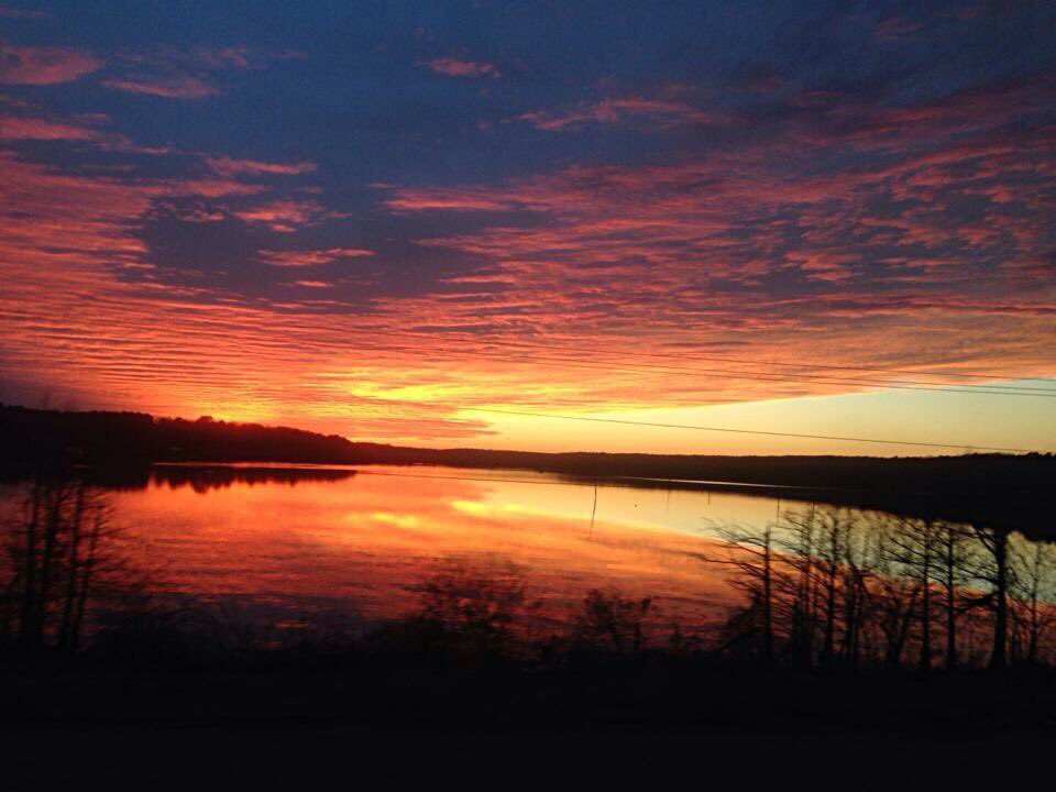 Rmr357's tweet photo. Gods painting on golden pond https://t.co/UmhP5iWVLU