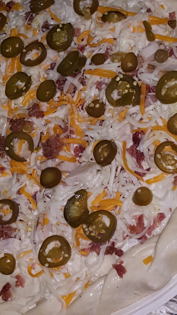 papamurphys's tweet photo. RT @dinahjane_dimes: mmm stuffed crust chicken, bacon, and jalapeรฑo dough!! #TakeNBake #PapaMurphys #Pizza #Peeksa https://t.co/UomsjWg9Tb