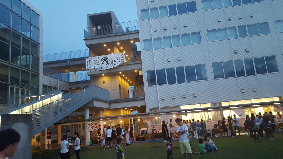 Fair Clover 7月1日土曜日16時30分 七夕祭があります フェアクロからはタンドリーチキンとカフェ ミサンガ 短冊作りをします カフェ ミサンガ 短冊作りは食堂2階でします みなさんぜひ来てください 神戸国際大学 七夕祭