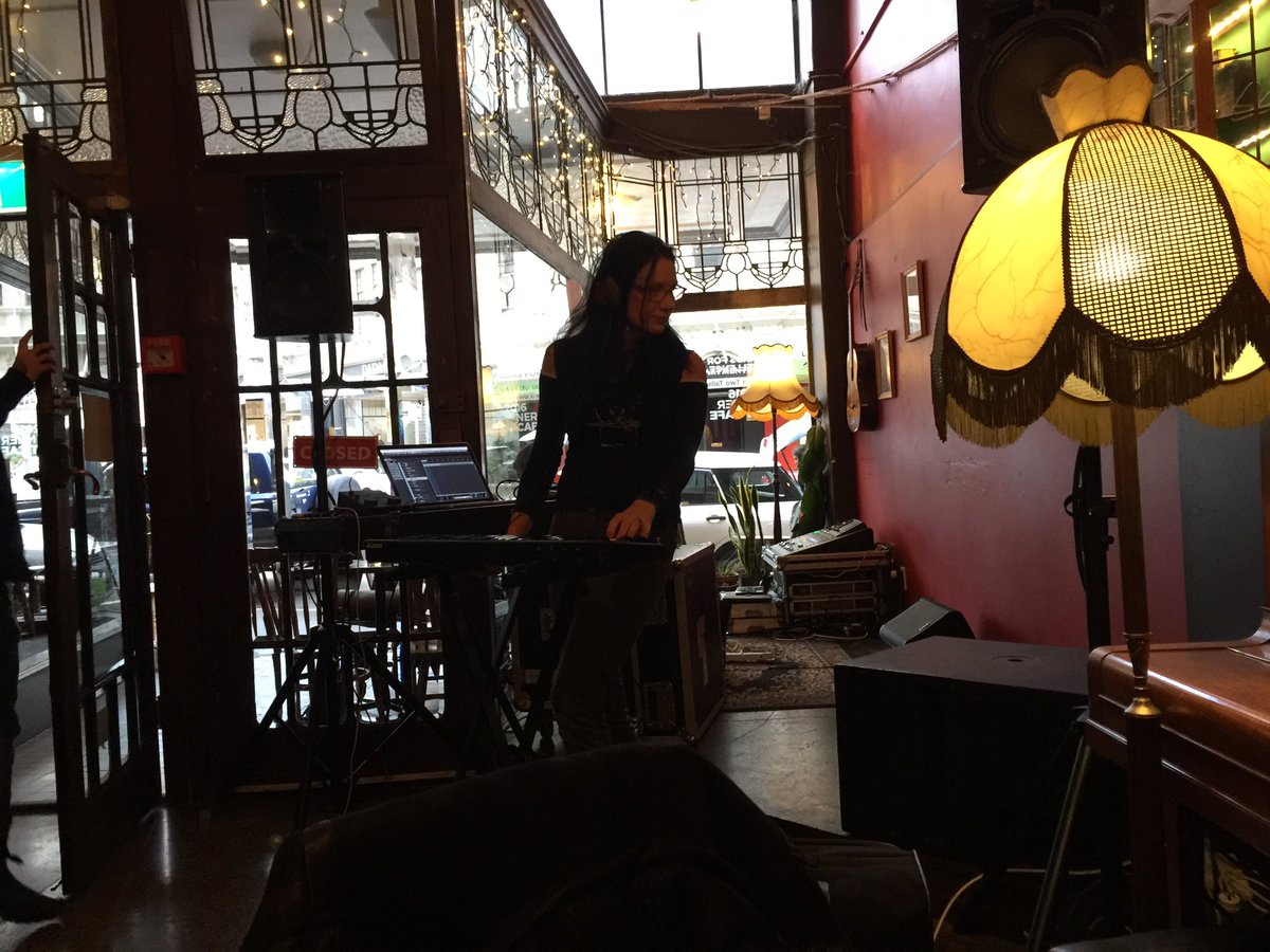 SobriquetNation's tweet photo. Setting up for what should be an awesome night at Dog With Two Tails tonight. https://t.co/uITzDqyKYA