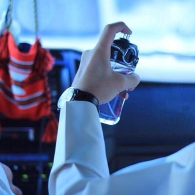 بعض الغلا مثل العطر دايم يفوح
وبعض الغلا لو تدهنه عود مافاح
بعض الغلا غالي ومغليـه مذبوح
بعض الغلا بين المواليف ذباح

#قروب_الأمل_للدعم