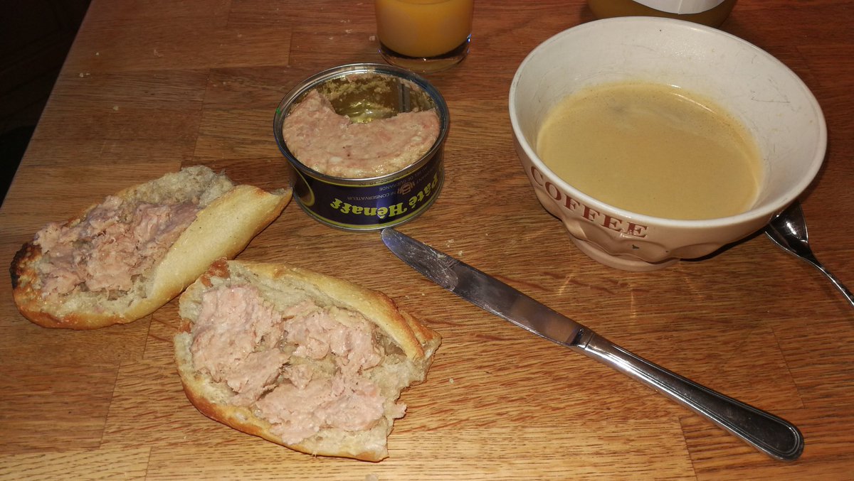 Ce matin je suis un militant !! Merci aux éleveurs et la famille Henaff de nous offrir ce caviar Breton.