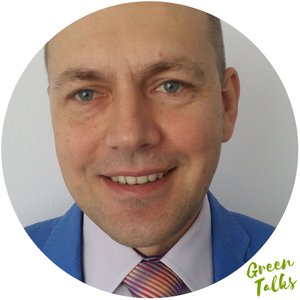 GreenTalksPL's tweet image. Konrad Nowakowski, Kierownik Zakładu Ekologii Opakowań w COBRO Instytucie Badawczym Opakowań opowie nam o LCA toreb zakupowych.