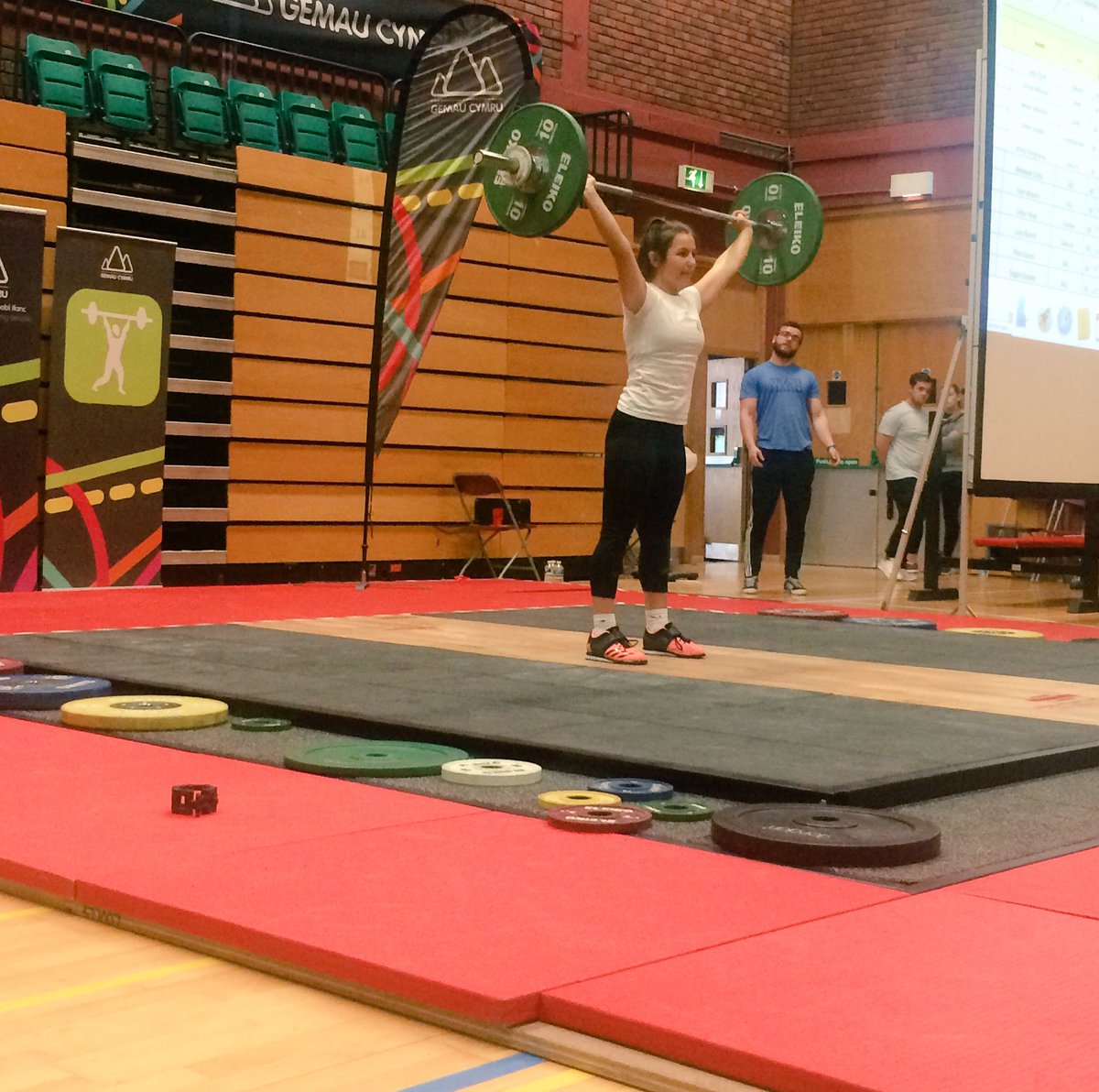 gemaucymru's tweet photo. Awr i mewn i'r cystadlu #CodiPwysau y merched #GC17 🏋🏼‍♀️ Dewch draw i @sport_wales i wylio! https://t.co/YOFld6BrqS