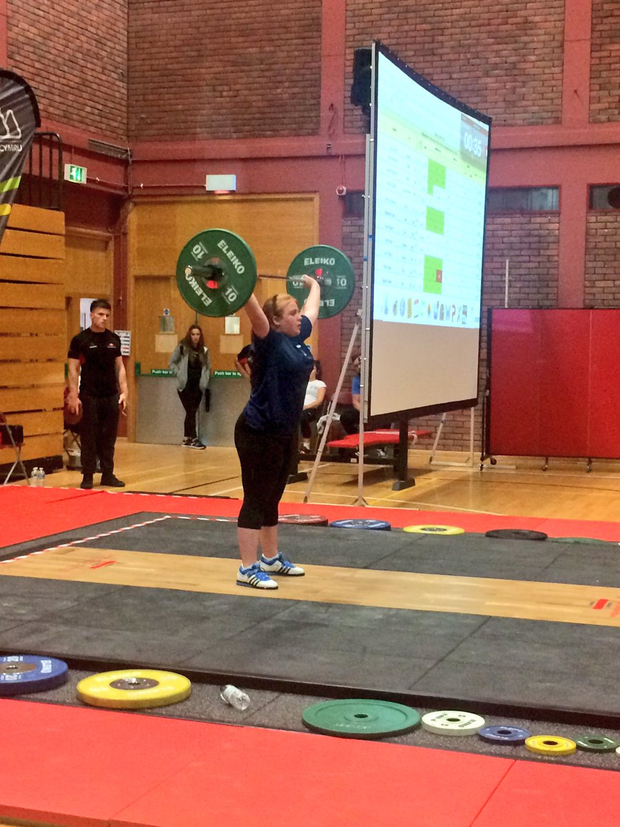 gemaucymru's tweet photo. Awr i mewn i'r cystadlu #CodiPwysau y merched #GC17 🏋🏼‍♀️ Dewch draw i @sport_wales i wylio! https://t.co/YOFld6BrqS