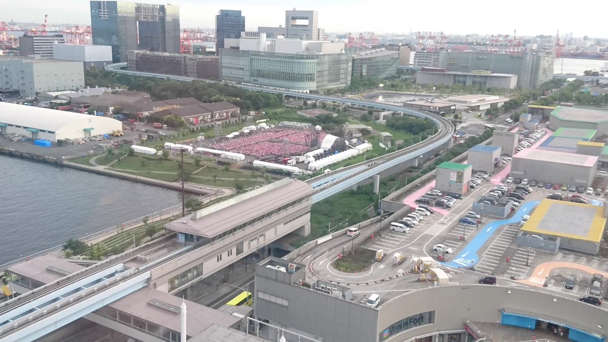 お台場の一箇所か真っピンク！理由はももちのラストライブだった！