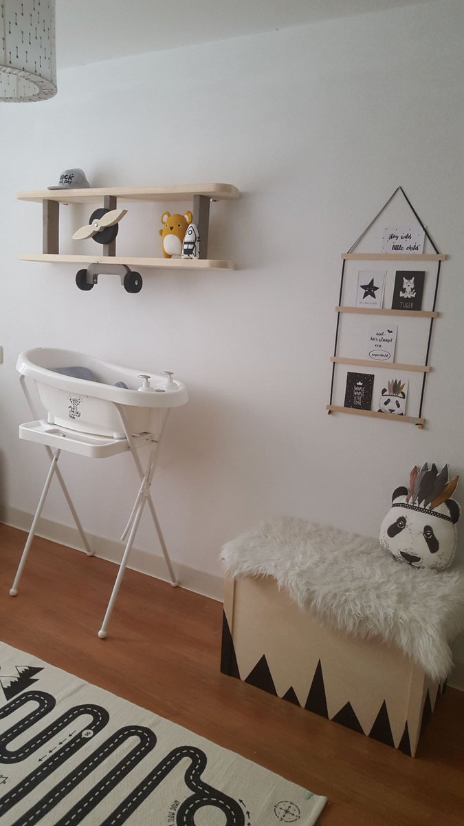 Hele mooie leuke babykamer van Priscilla! #klantfoto
De #vliegtuigwandplank is op maat voor haar gemaakt qua kleurencombinatie