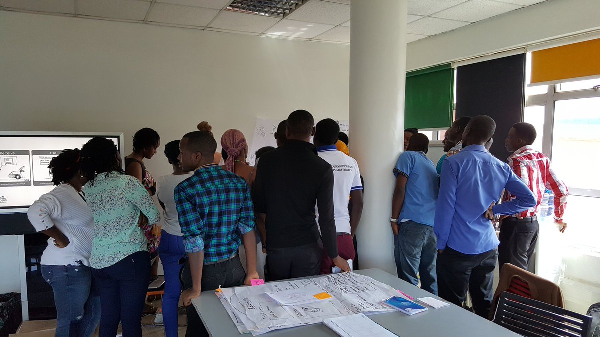 UpAccelerate's tweet image. Today, we host #DesignWithoutBorders to take our second cohort through design thinking