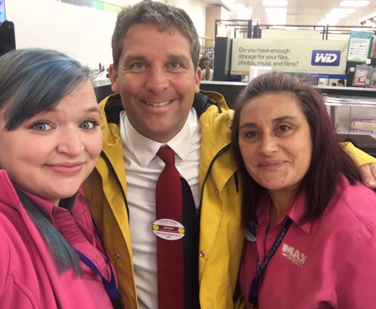 BeckyyJanee_'s tweet photo. Nice meeting @JamesTCobbler this morning!  I did like your jacket, wouldn't mind having one for myself 😏 @samweb8 https://t.co/sBStY6U7L2