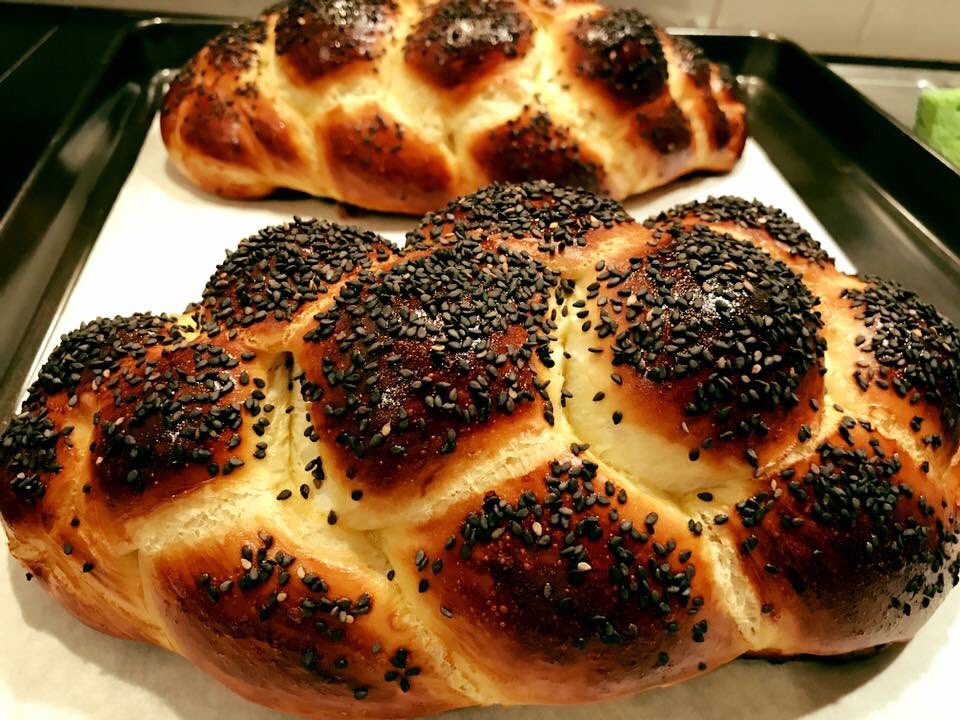 DanteMarasco's tweet photo. The aroma of fresh baked Challah is incomparable! #dantescakes #challah #challot https://t.co/FkfIUtAwJs