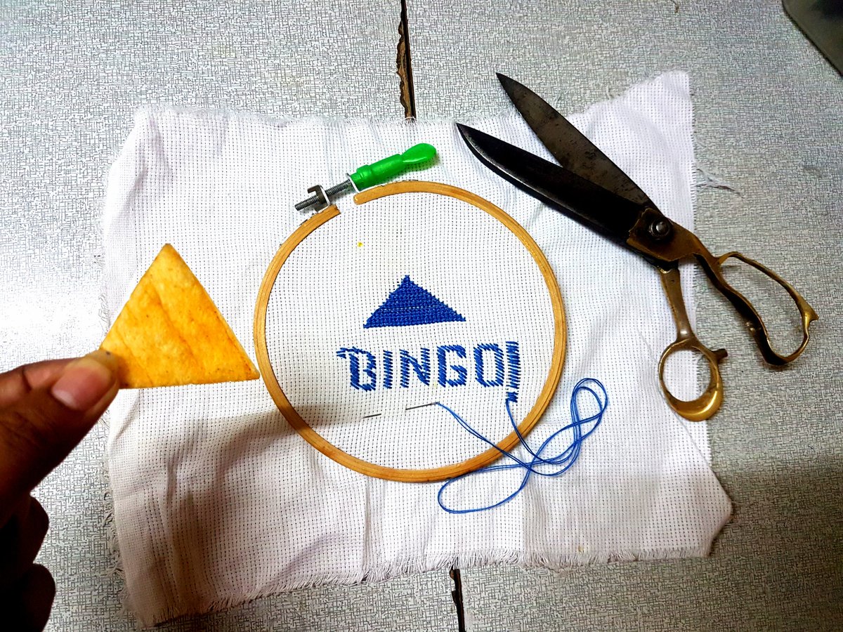 dimple_suthar's tweet photo. @BingoSnacks #HaveAMadAngle 
Handmade Embroidery Triangle https://t.co/csVSJGSthm