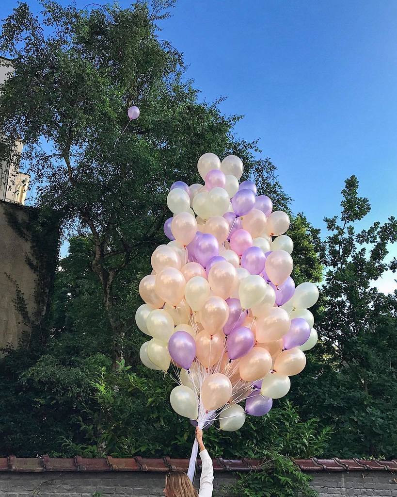 Crazy balloon moment with <a href="/tandempress/">TAN DEM</a> during the #digitalnight 🎈#tandempress #summer #brussels #influencers #balloons #fly