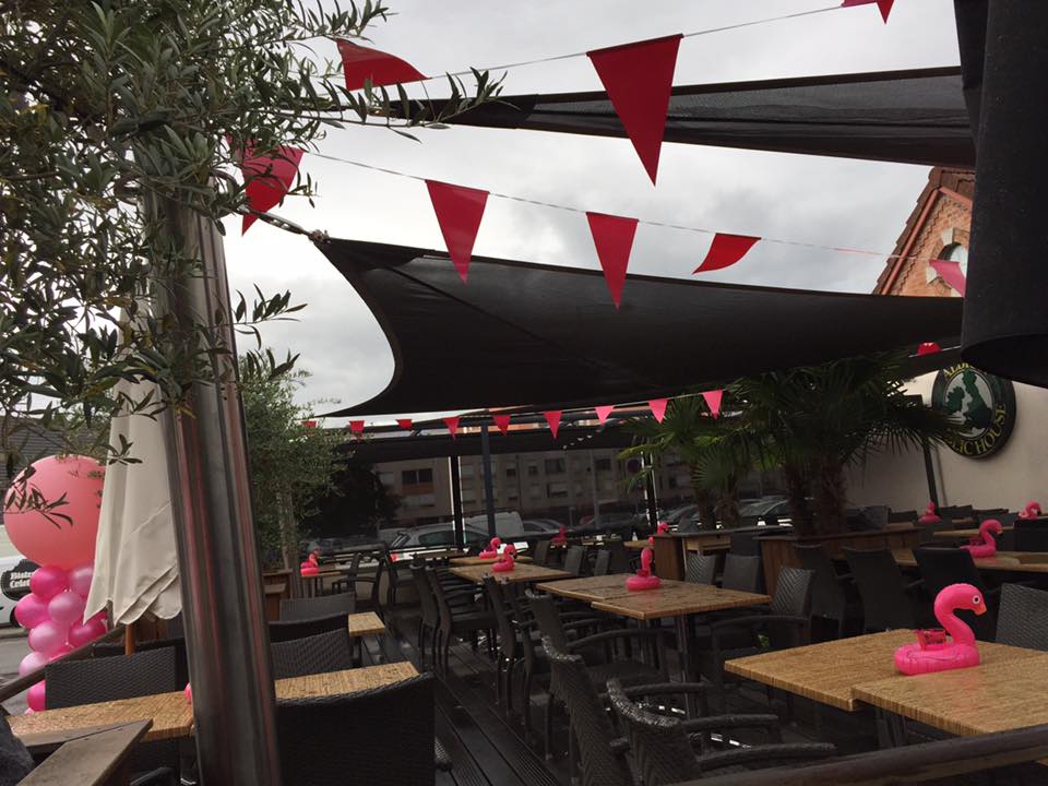 DecoPartyUK's tweet photo. A #PartyDecoration with or #PinkPennantBanner buy online to following link https://t.co/CFLD7F2GhF https://t.co/BvexZ8oR6D