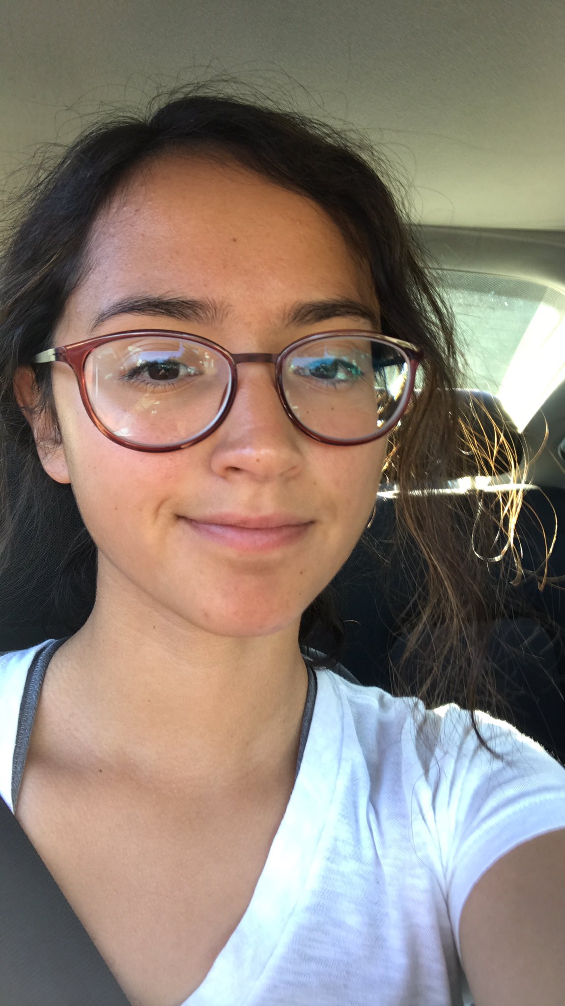 bumble bri X I look like the Boy Who Lived but I m in love with my new glasses so wuteva wuteva P.S. the tan line is strong with this one https t F6QgnmHTOV