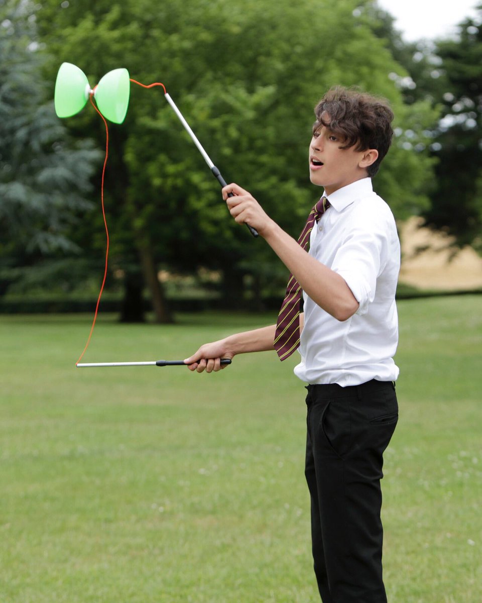 Mand_davies5's tweet photo. Circus Skills @horizonsplus @HaileyburyDHCC #HPlus17 1/2 https://t.co/0vOlKR8vdz