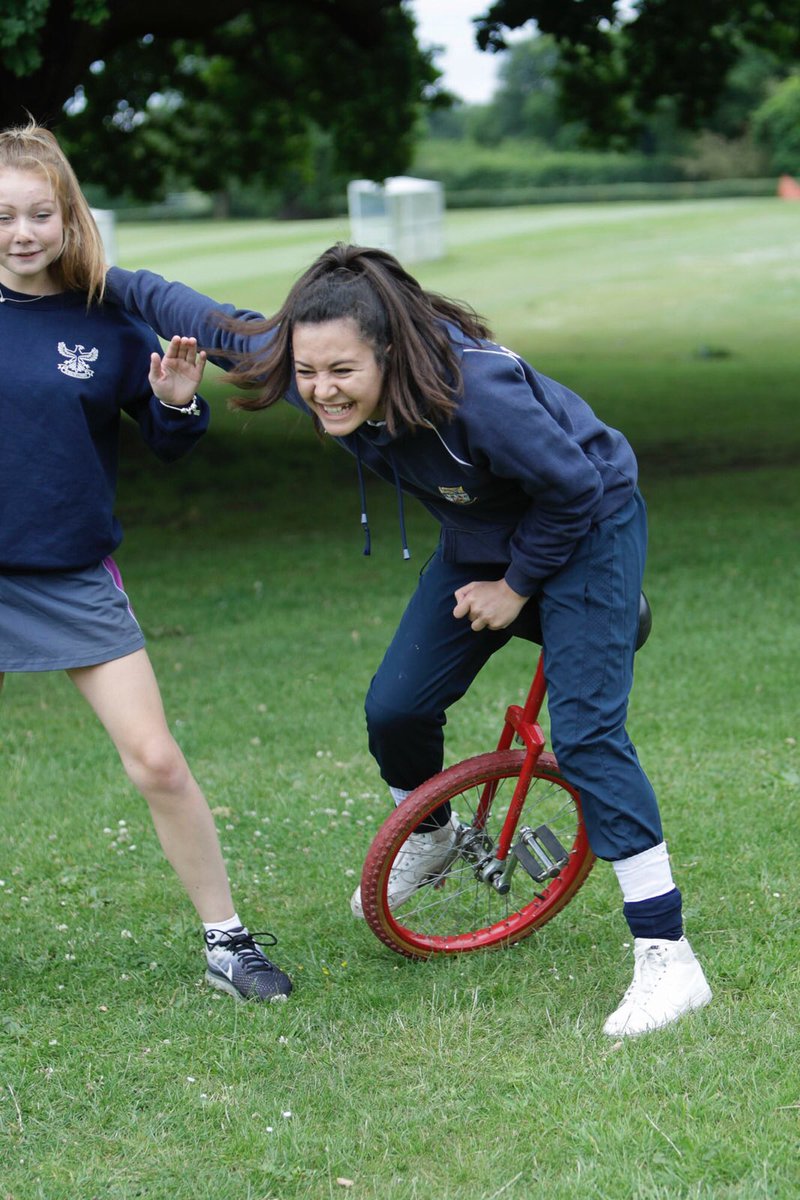 Mand_davies5's tweet photo. More circus skills @HaileyburyDHCC @horizonsplus #Hplus17 2/2 https://t.co/2O5BAngJAJ