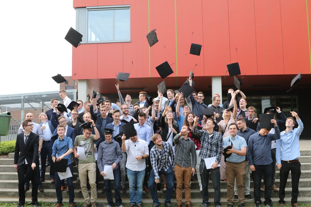 Class of 2017: de afgestudeerden Elektronica, ICT en Toegepaste Informatica! #wearemore17