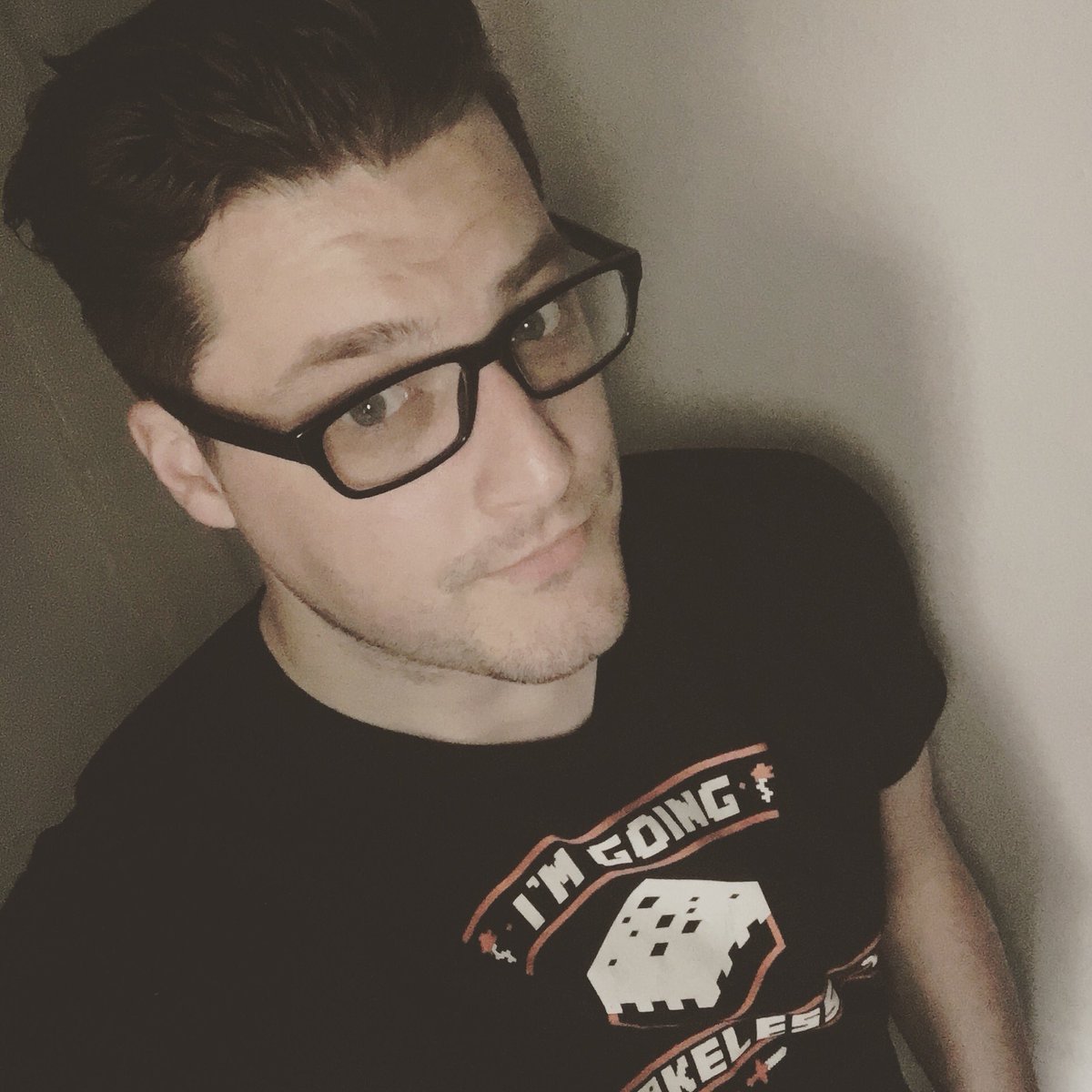 iamzavagno's tweet photo. #ImGoingCakeless this weekend. Lots to do. Adult grown up things & more importantly gaming things. https://t.co/JFPOozD01Z