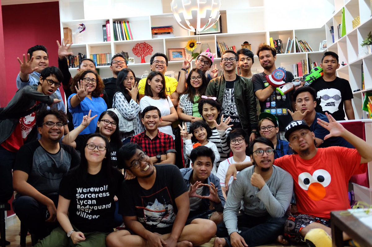 WerewolfGameID's tweet photo. Kemaren Minwolf ikutan halal bihalal bersama keluarga besar Werewolf Indo di rumah Mr. Director @anggy_umbara. Seru banget. 🐺 https://t.co/QI3vyu1ikt