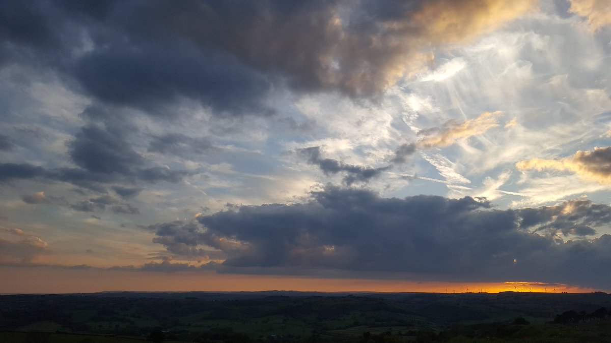 DeepInitUK's tweet image. The #sky was looking sick this morning over #Derby. Just hitting the road as the #SunComesUp. #dirtystopout #landscapephotography #nofilter