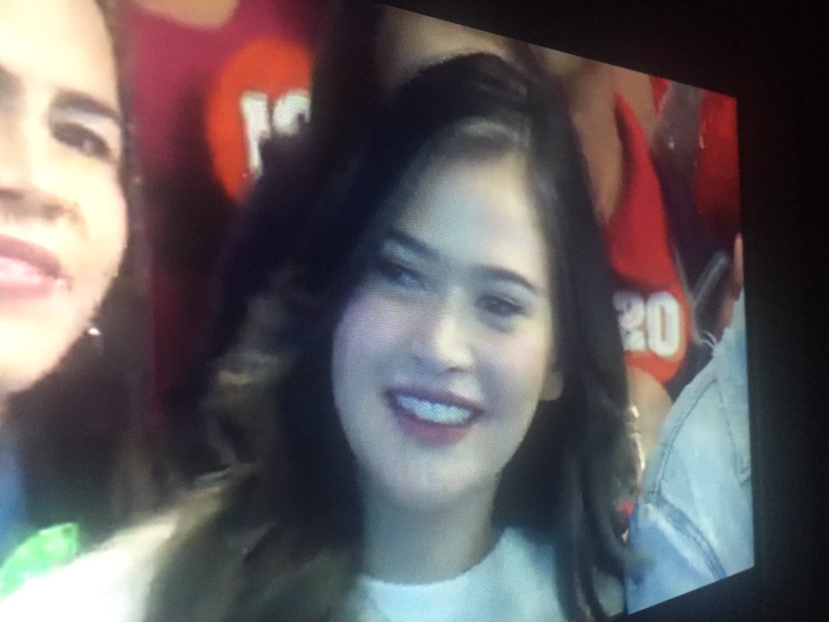ItsMencjzzz's tweet photo. just watching showtime @padillabela ganda https://t.co/LbQQTg6BMR