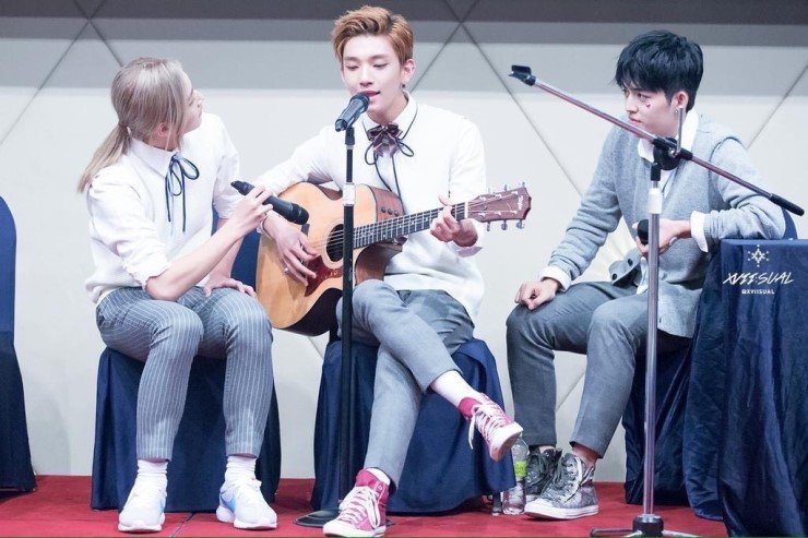 17beingextras's tweet photo. seventeen's third wheel / third party issues, y'all believe in this ships im https://t.co/JcsBN1A0Yz