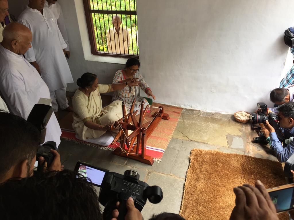 Meira Kumar starts her campaign from Gujarat